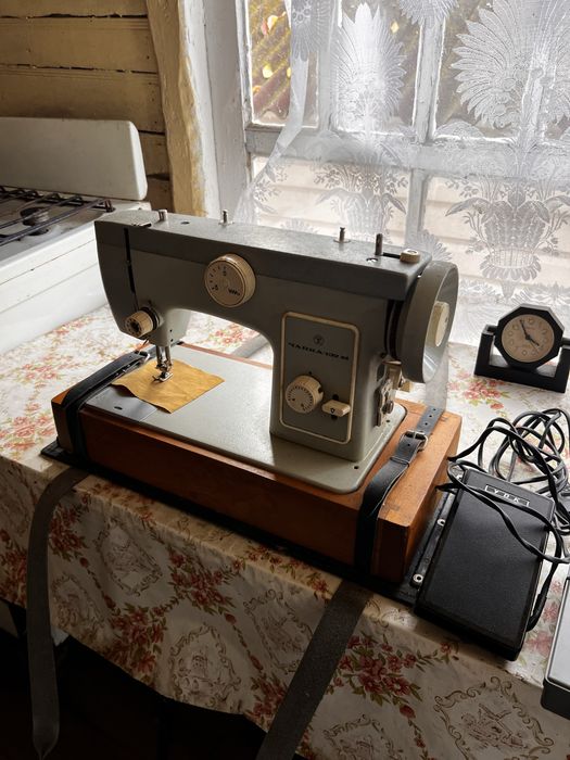 Продам Швейну машинку Чайка