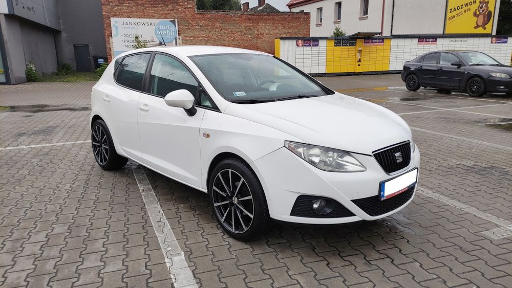 Seat Ibiza 1.6 benzyna 105 KM 2010r. 5 drzwi bogate wyposażenie
