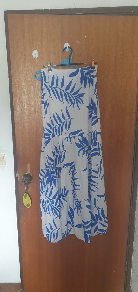 Conjunto de tope e saia comprida
