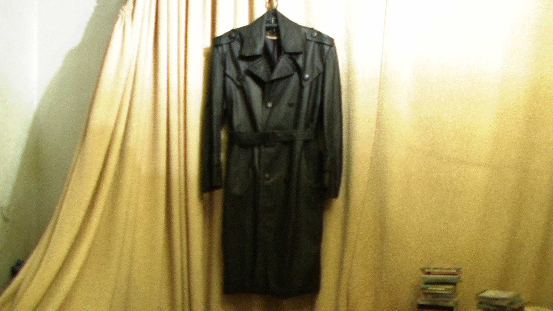Плащ кожаный р-р 52-54+ подарок