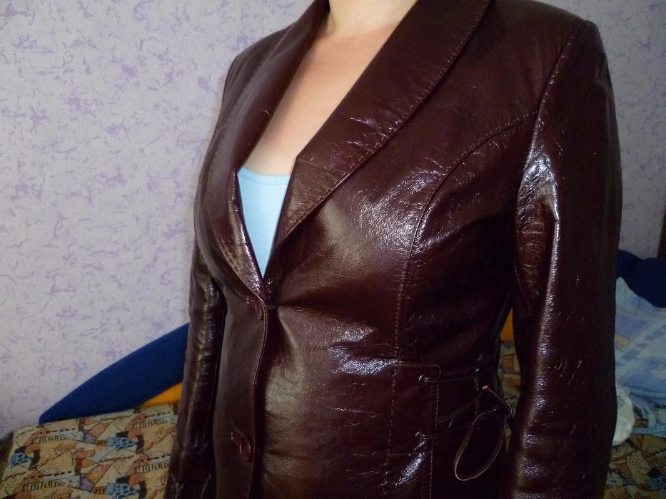 Куртка-пиджак женская кожаная