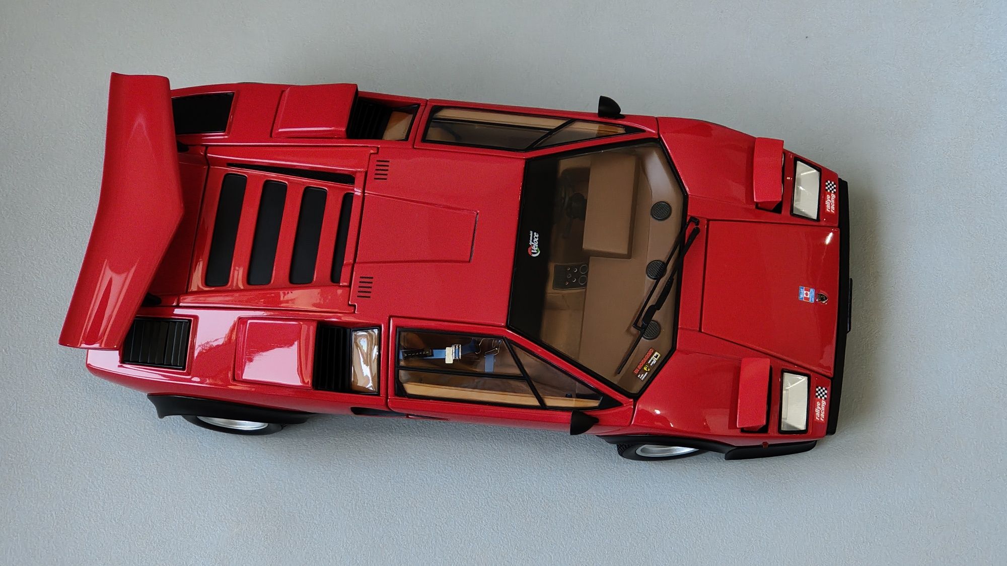 Lamborghini Countach Wolf Kyosho 1/18