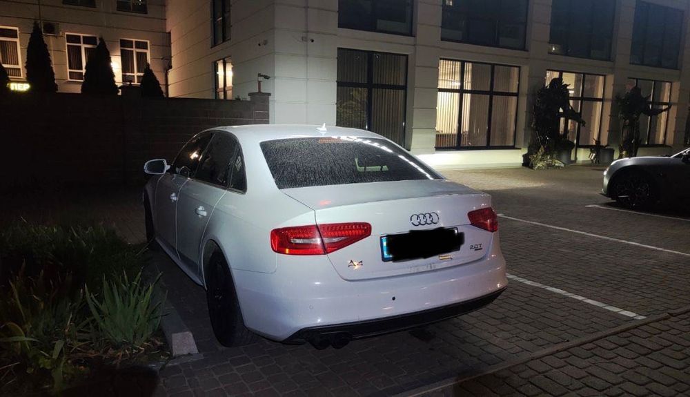 Продаю свою машину Audi A4 B8 2013 год. 2.0 Quattro .