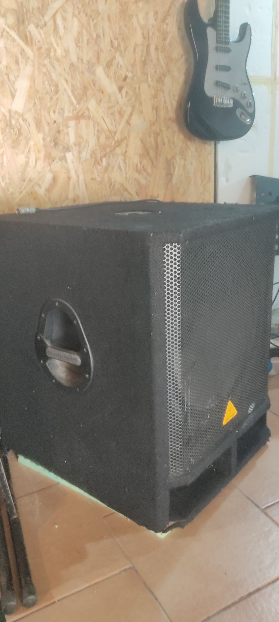 Subs Behringer 18"