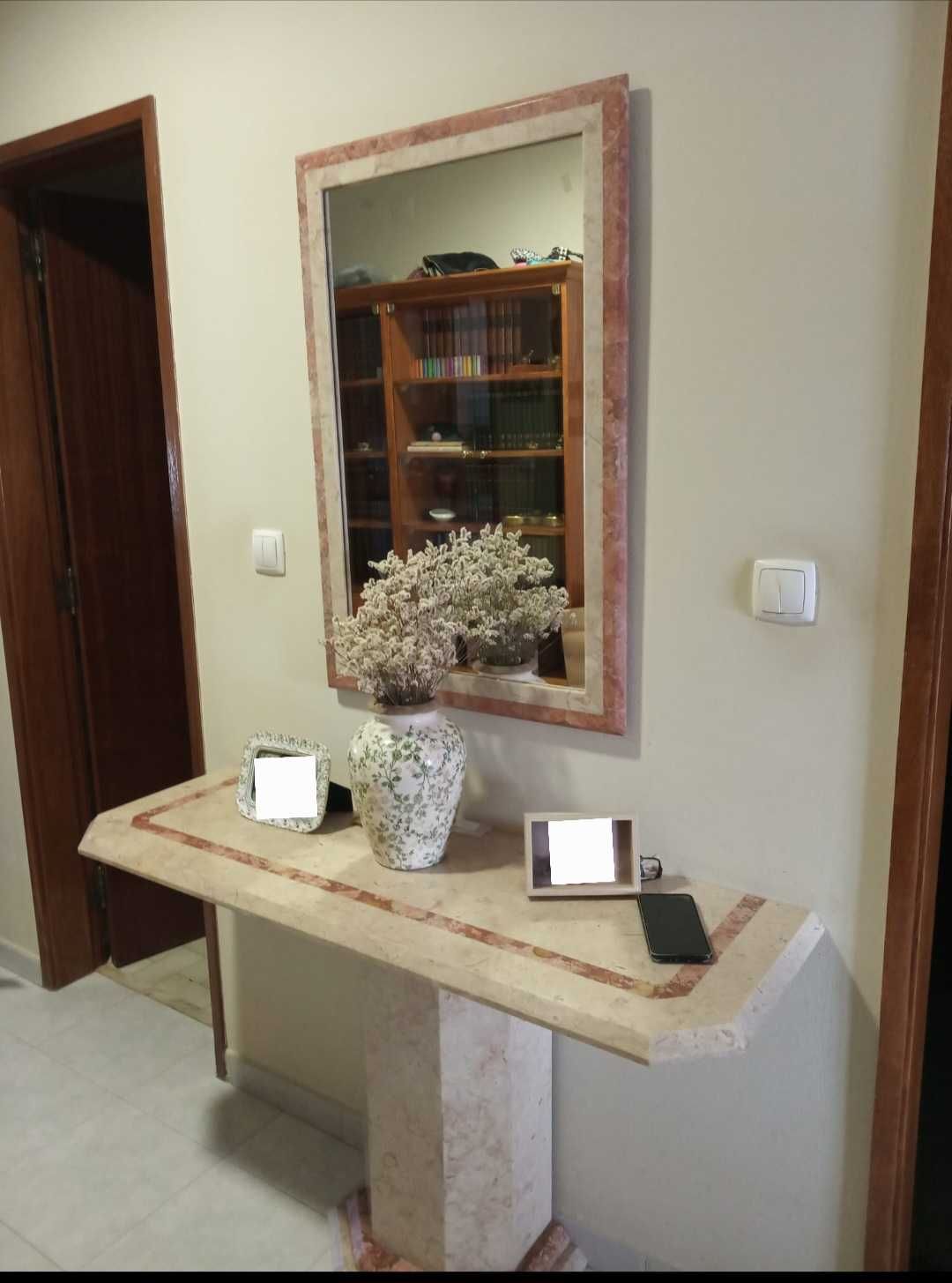 Mesa e Espelho em Marmore rosa