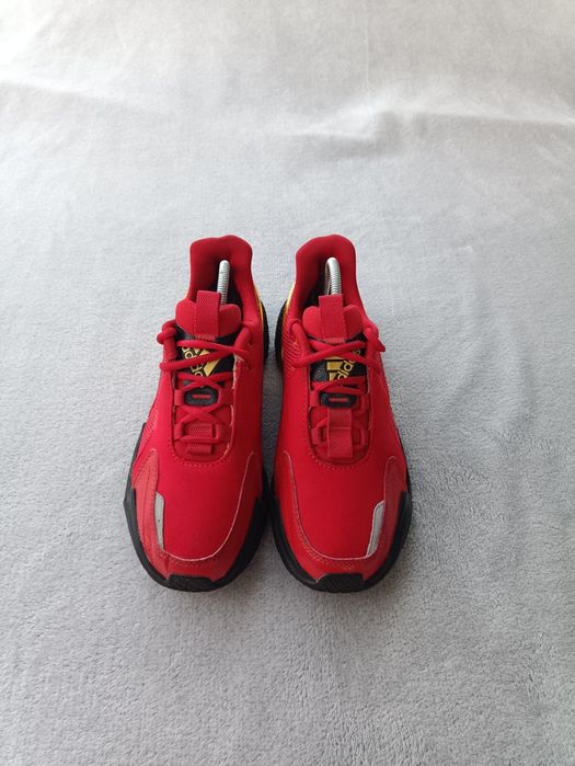 Женские кроссовки Adidas 4UTURE р37.5-38