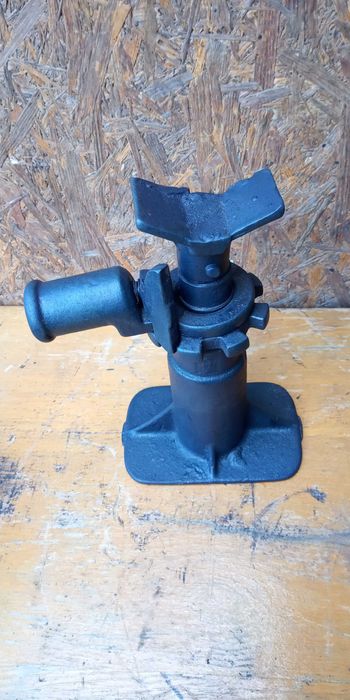 2 т бус вінтовий домкрат