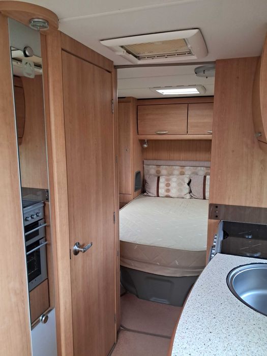 przyczepa kempingowa swift ace tristar lozko malzenskie island bed