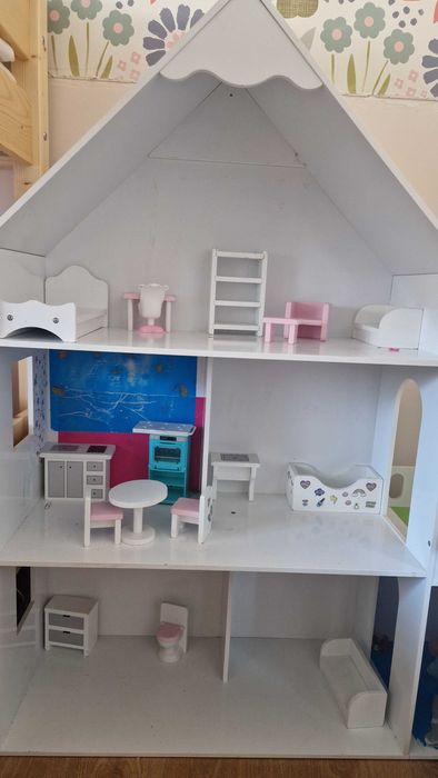 Domek dla lalek + komoda
