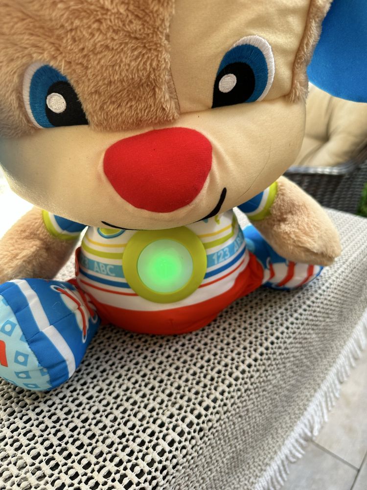 Interaktywny piesek Fisher-Price dla 2 latka