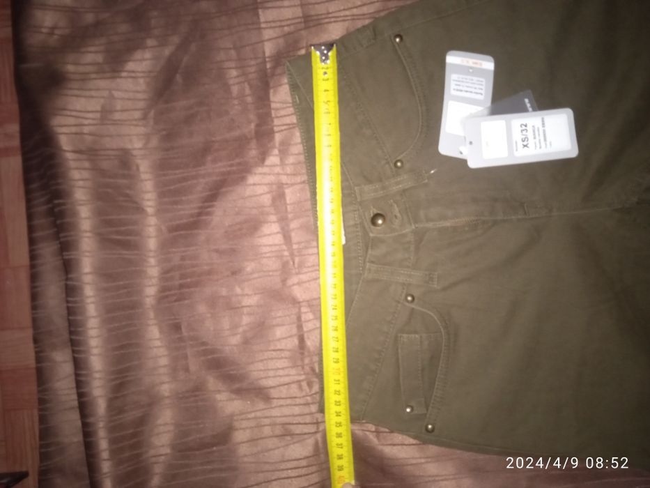 Шкільна блузка в ідеальному стані та нові джинси 32 розмір