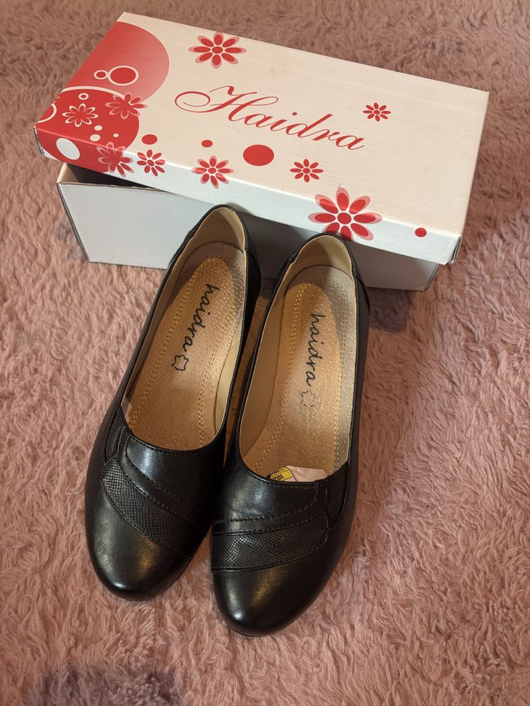 Buty na lekkim obcasie, słupku
