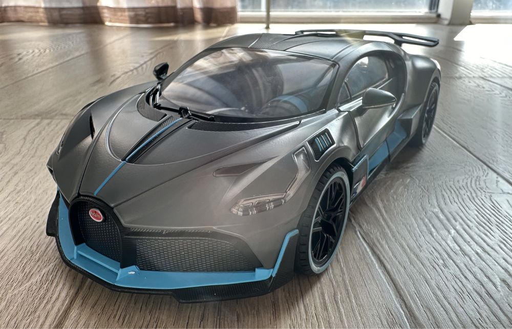 Моделька модель 1:18 1/18 bugatti DIVO