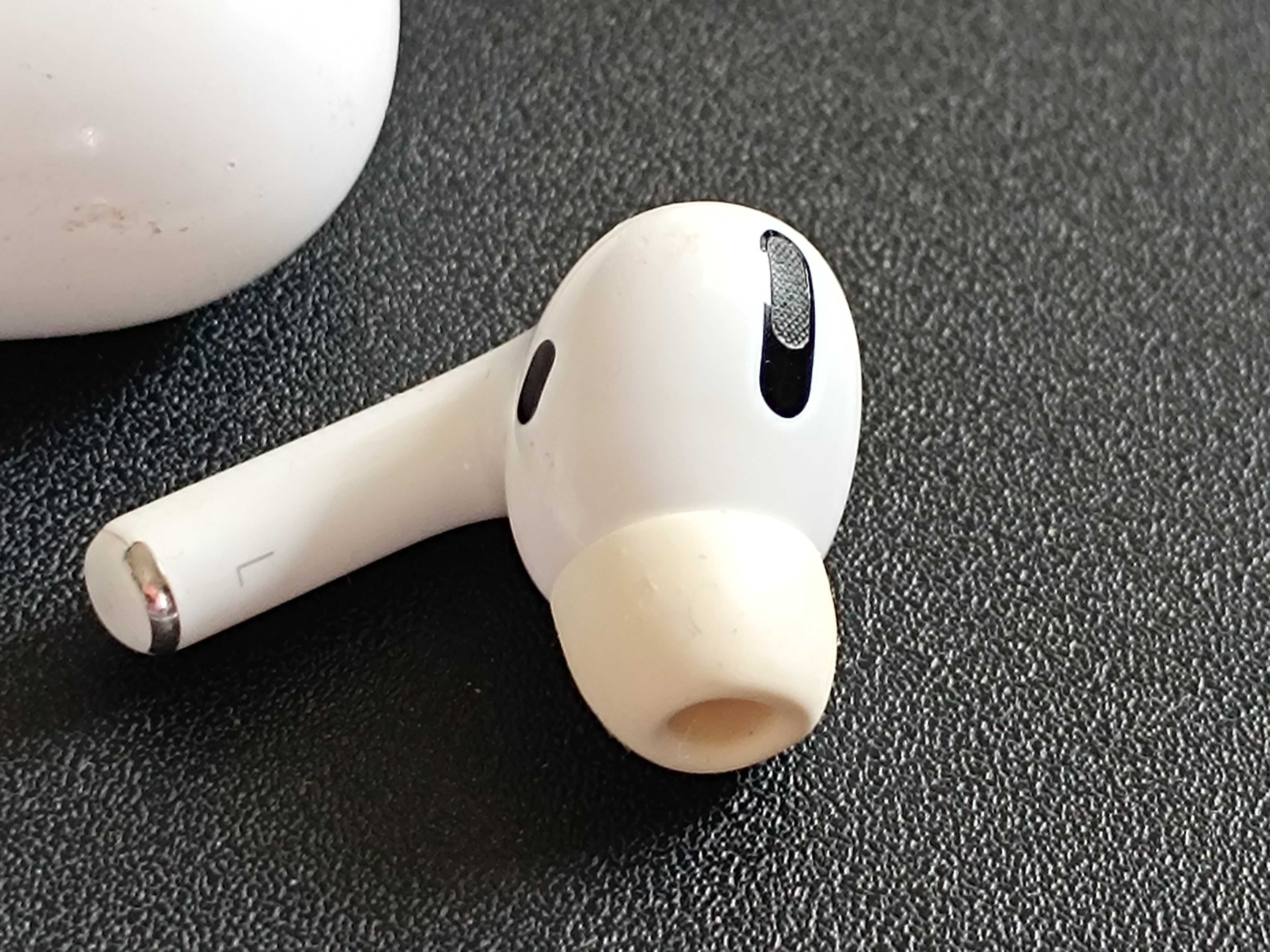 кейс Apple AirPods Pro 1 MagSafe Charging Case + левый наушник