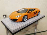 1 18 AUTOart McLaren MP4-12C (orange-metallic) 2011