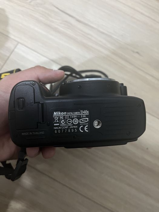 Nikon D40 z obiektywem i ladowarka i torbą