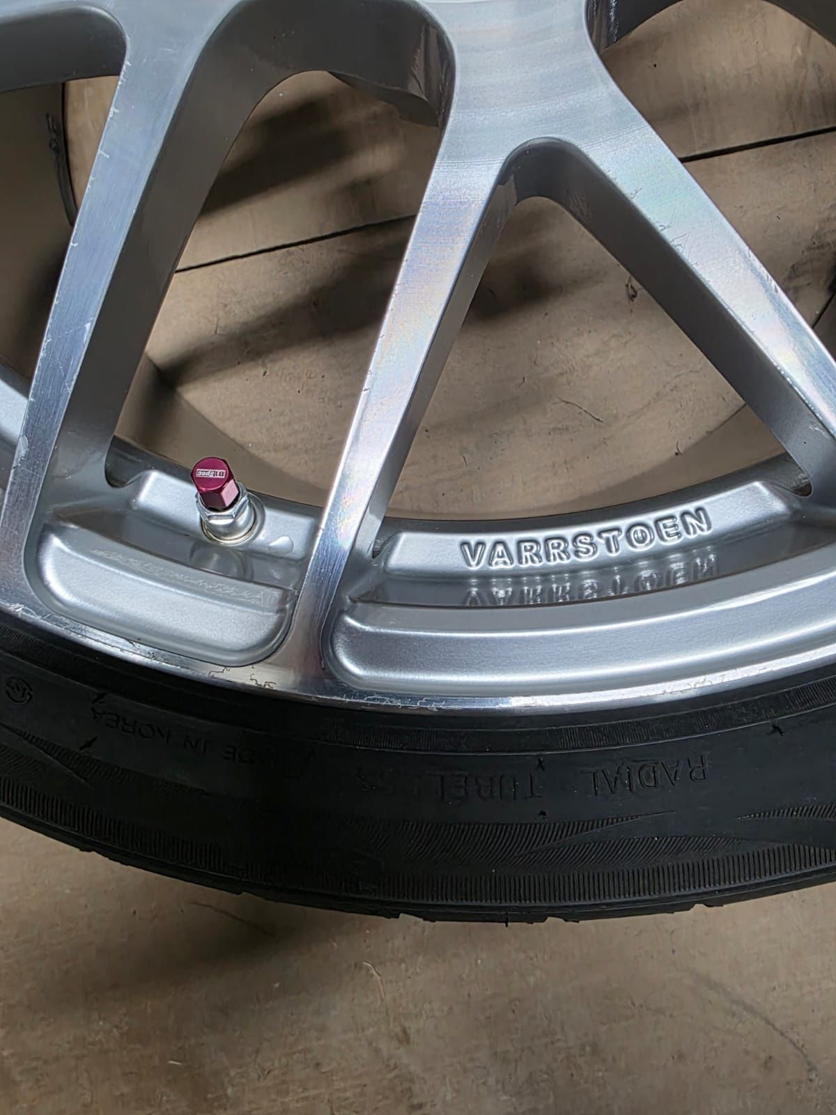 Kola Varrstoen R 19.5x115 dwie szerokości 9.5 i 10.5 j. Ø73mm