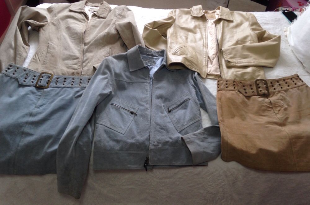 Saias de pele de nobuck azul e outra beje