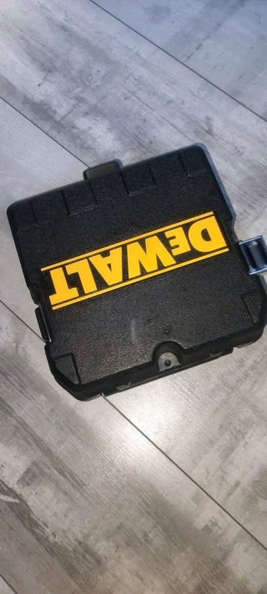 Laser Dewalt krzyżowy  nowy