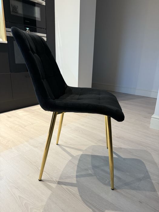 8 krzeseł tapicerowanych czarnych Goldino 19 z bodzio meble, stan bdb