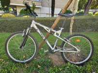 Bicicleta trekking roda 24", com 21 velocidades