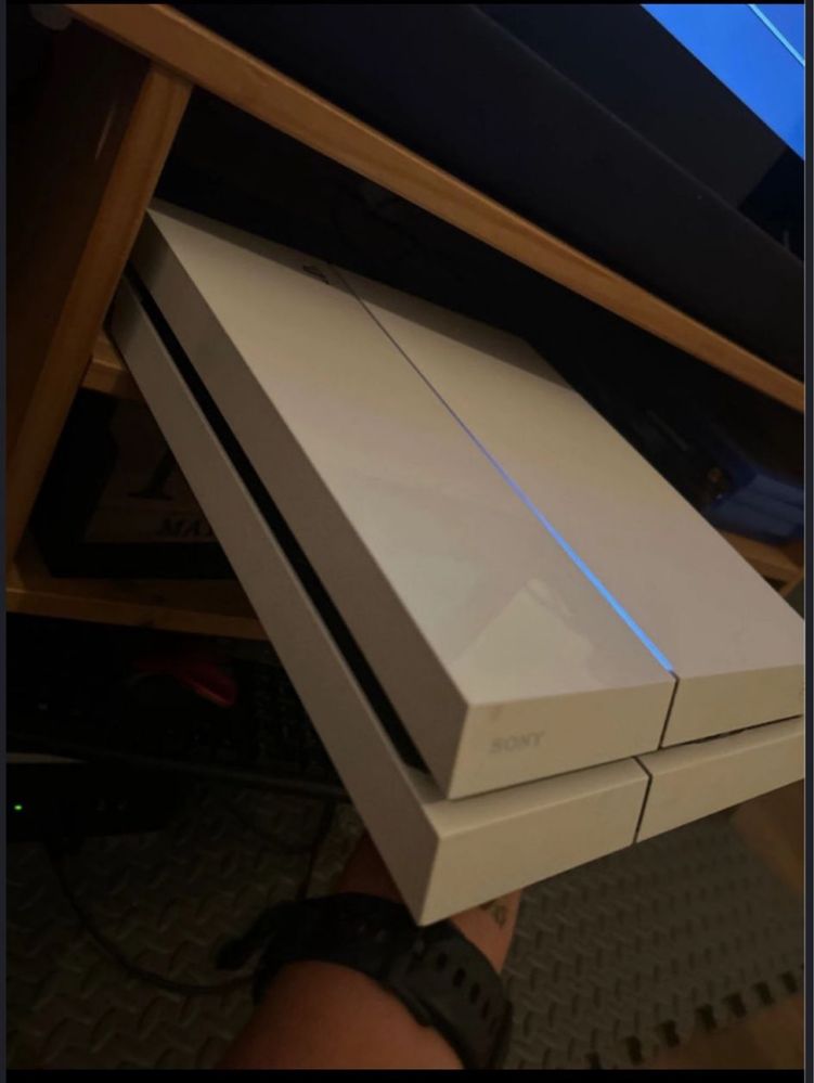 Playstation 4 com comando e jogos !