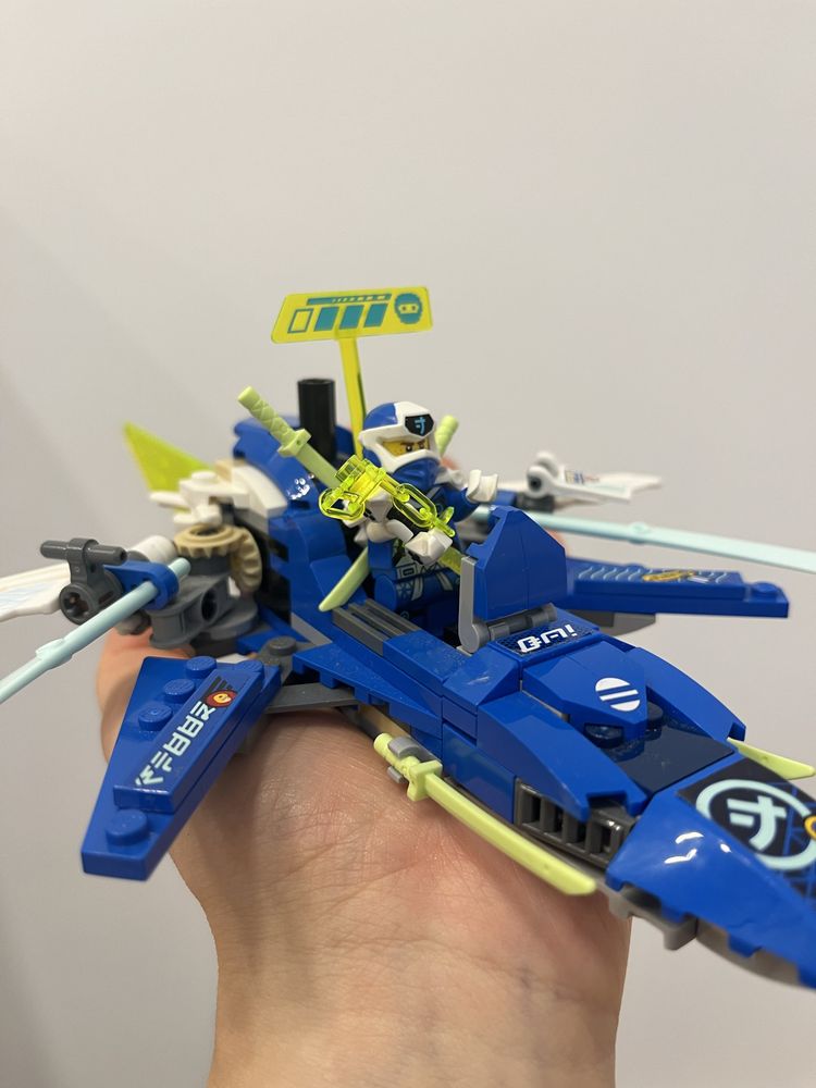 Lego Ninjago Швидкісні машини Джея і Ллойда 71709