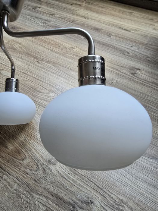 Lampa wisząca 3 klosze w żarówkami stan bardzo dobry