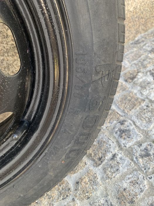 Jante e pneu suplente para caravana