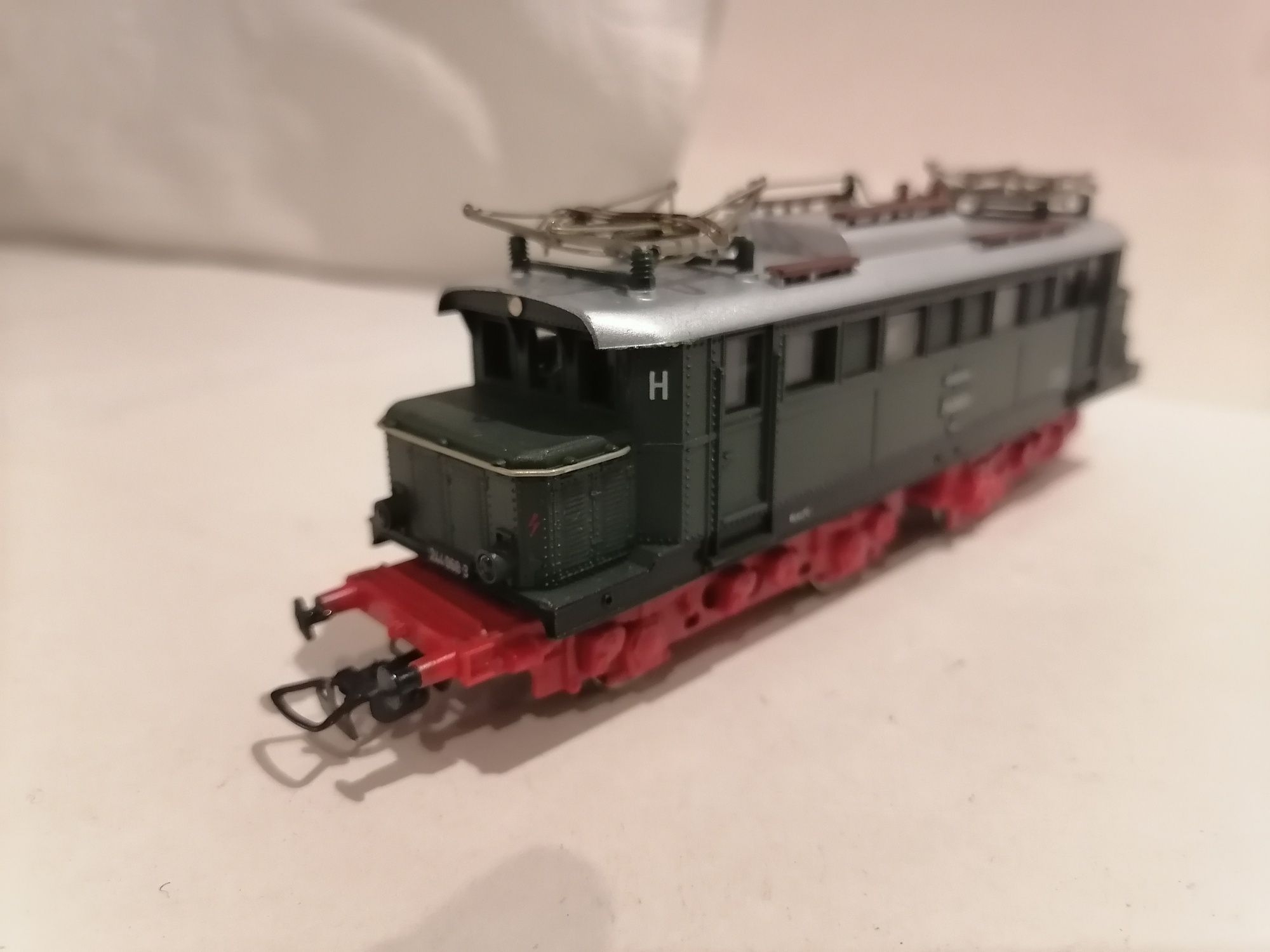 Kolejka piko H0 E 244