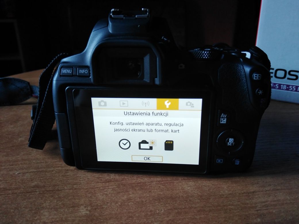 Canon EOS 250D + Dodatki Nowy sprzęt !