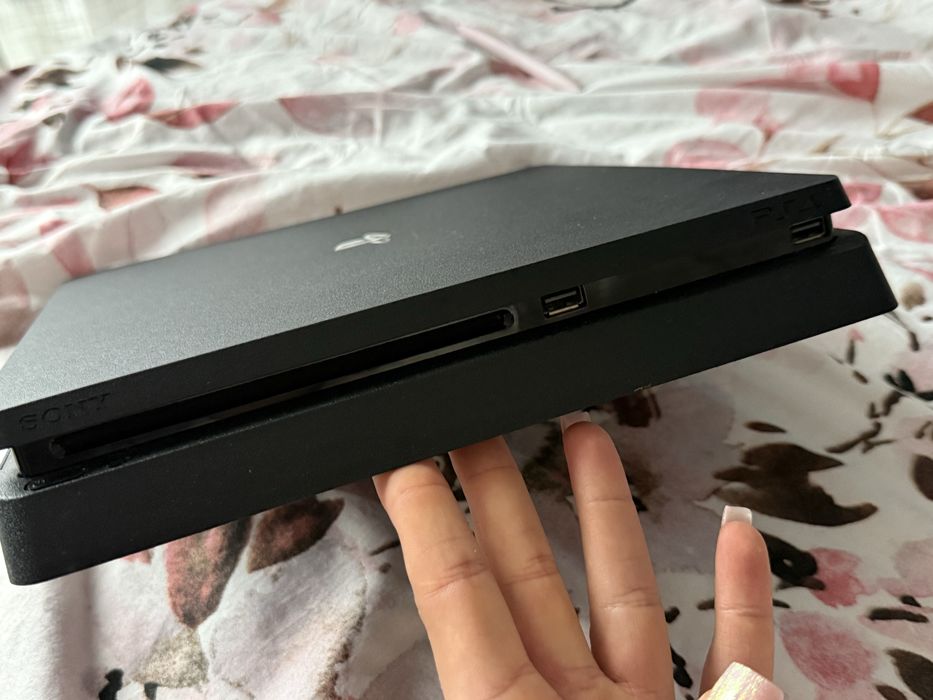 Konsola PlayStation 4+ oryginalny pad+ 6 gier