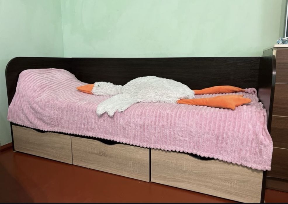 Продам диван, ліжко