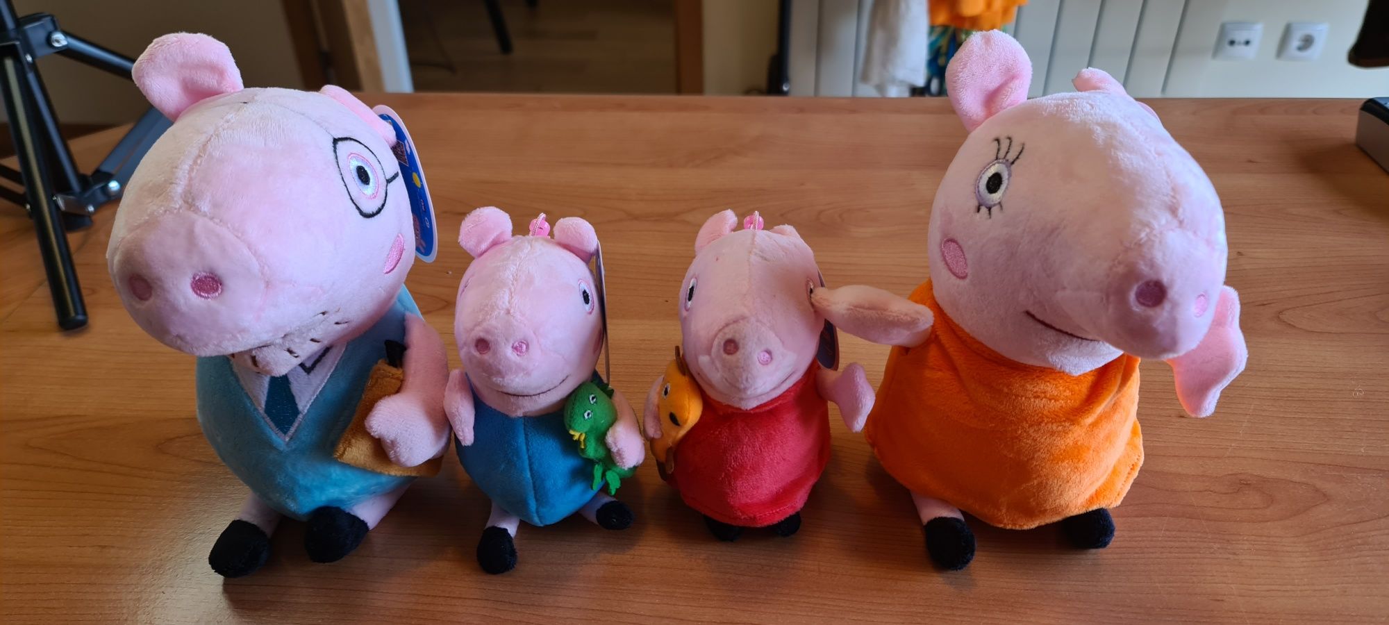 Pack de 4 peluches peppa pig novos