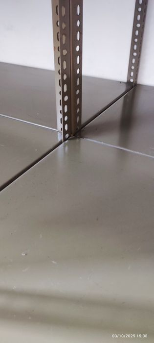 Prateleiras de armazém