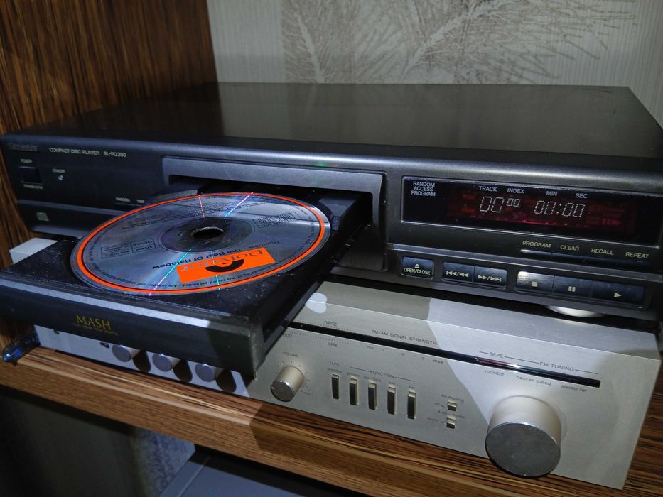 CD проигрыватель TECHNICS SL-PG390.