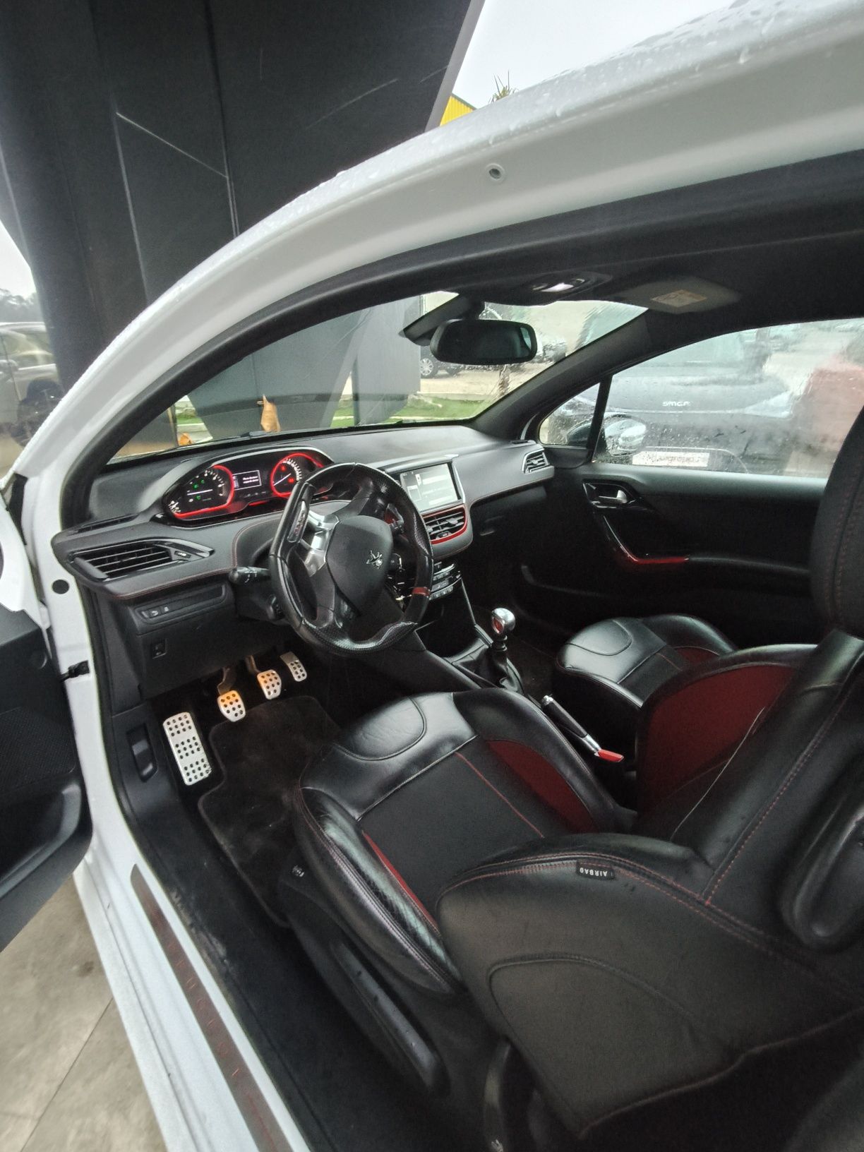 Peugeot 208 GTI 200cv