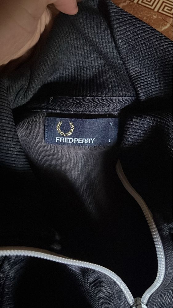 Олимпийка fred perry на лампасах