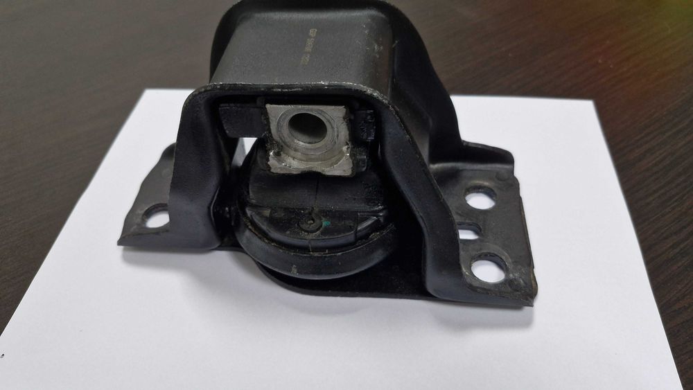 Подушка (опора) двигателя передняя 514766 GSP Nissan Note