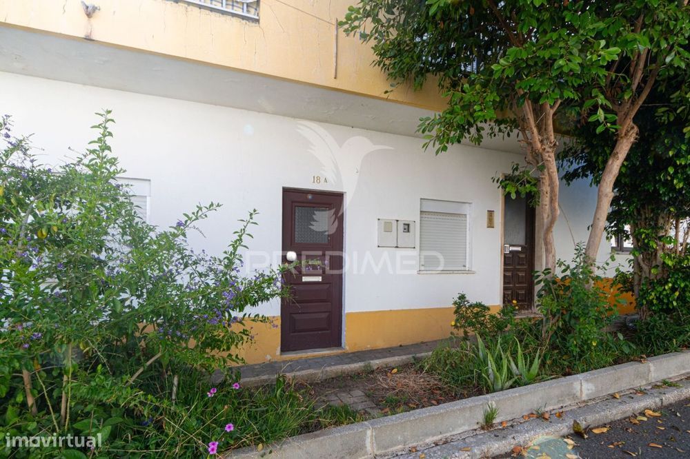 Apartamento T5, Rés do Chão de Moradia em Sines