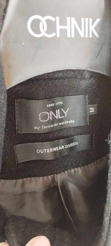 Płaszcz wełniany marki Only