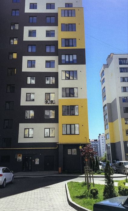 Продаж 3-ох кім Сирець неподалік Озера