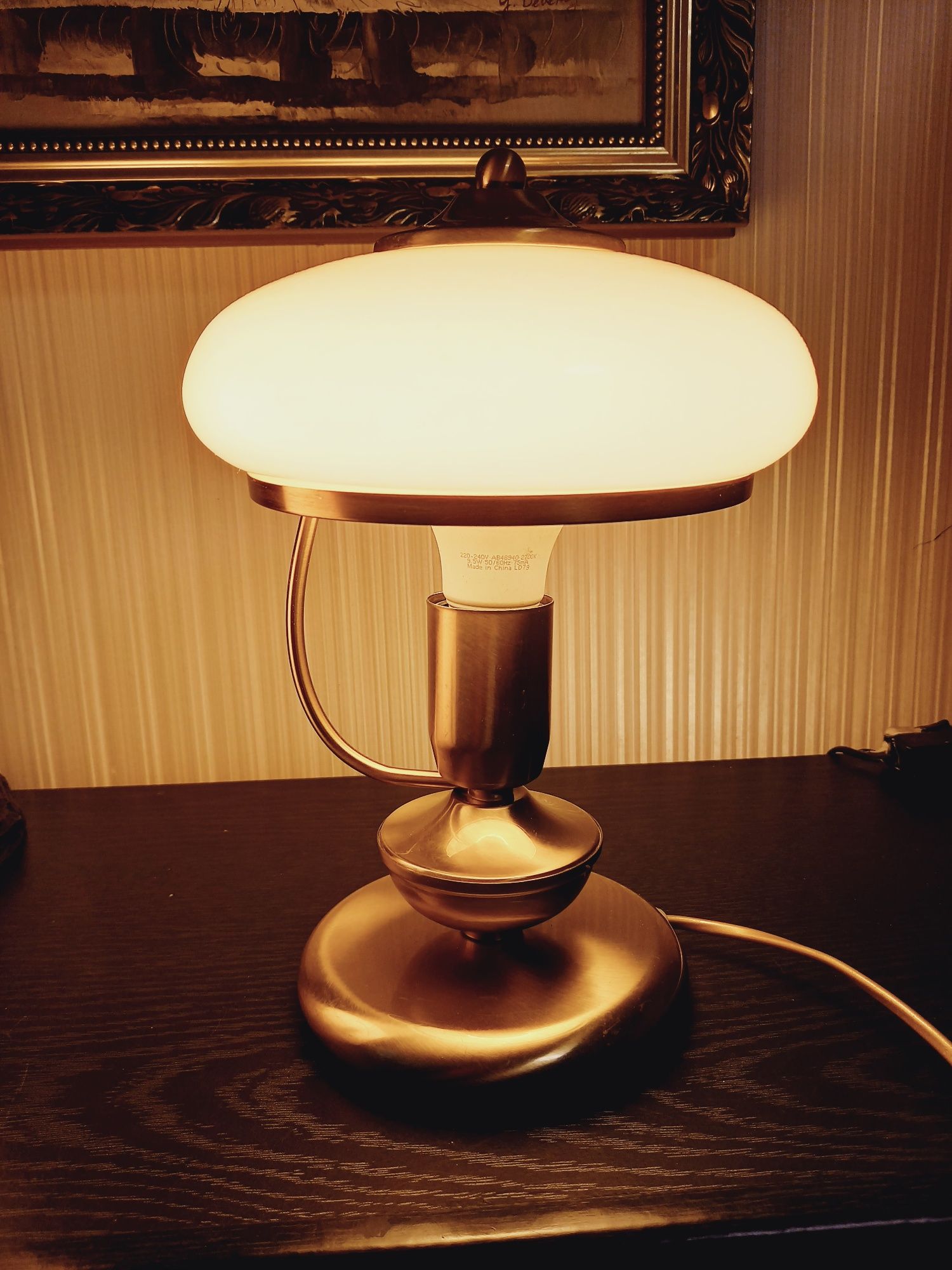 Śliczna lampa biurkowa
