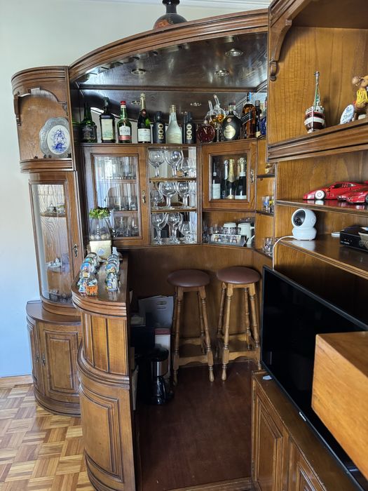 Movel de canto em madeira (bar)