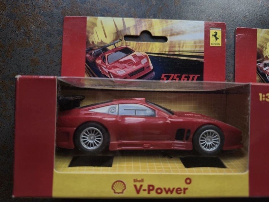 Модельки машинок Ferrari Shell V-Power
Колекційний стан, стояли закрит