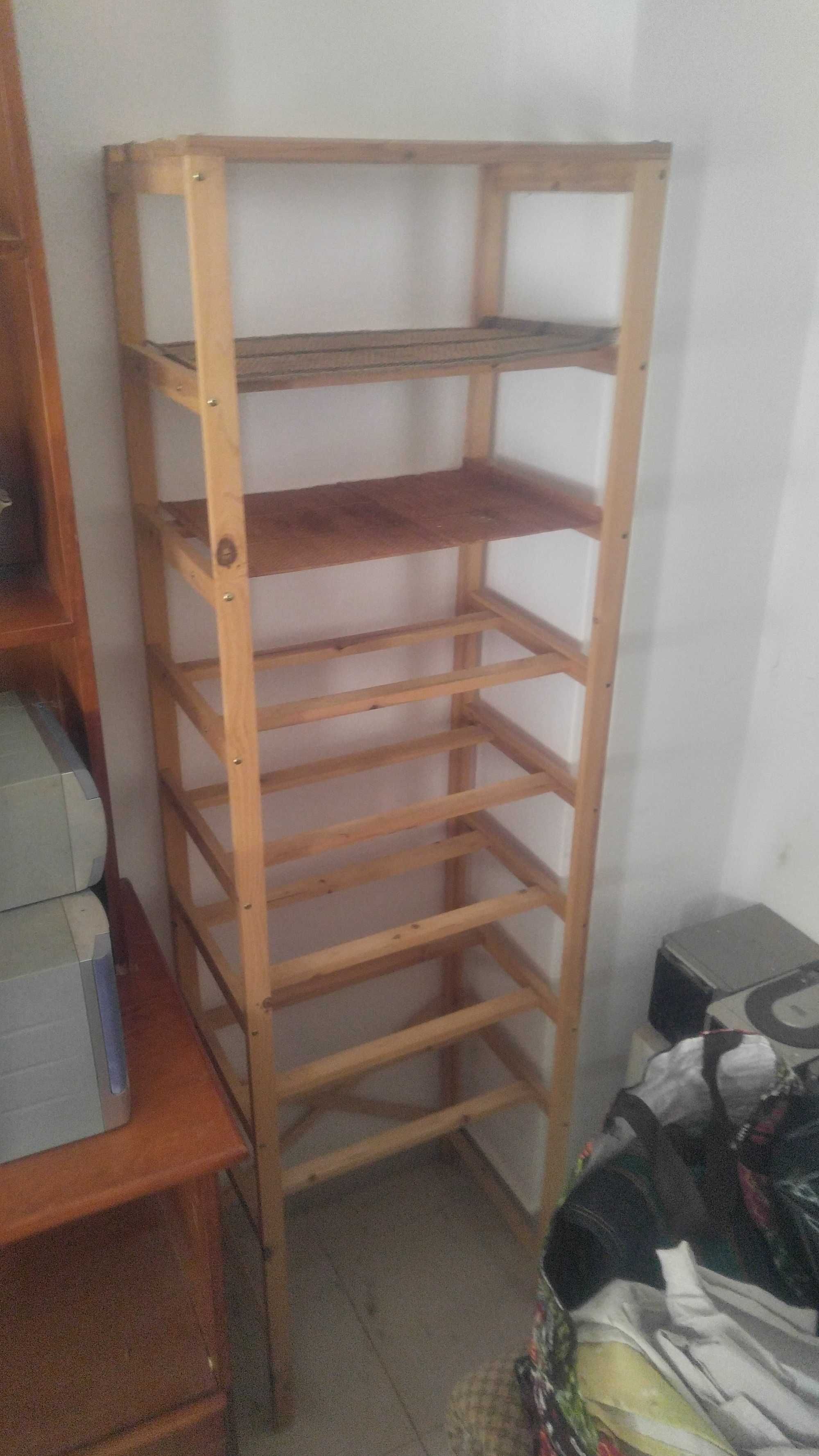 Vendo mobilia usada (cama, colchão, armário, estantes, fogão