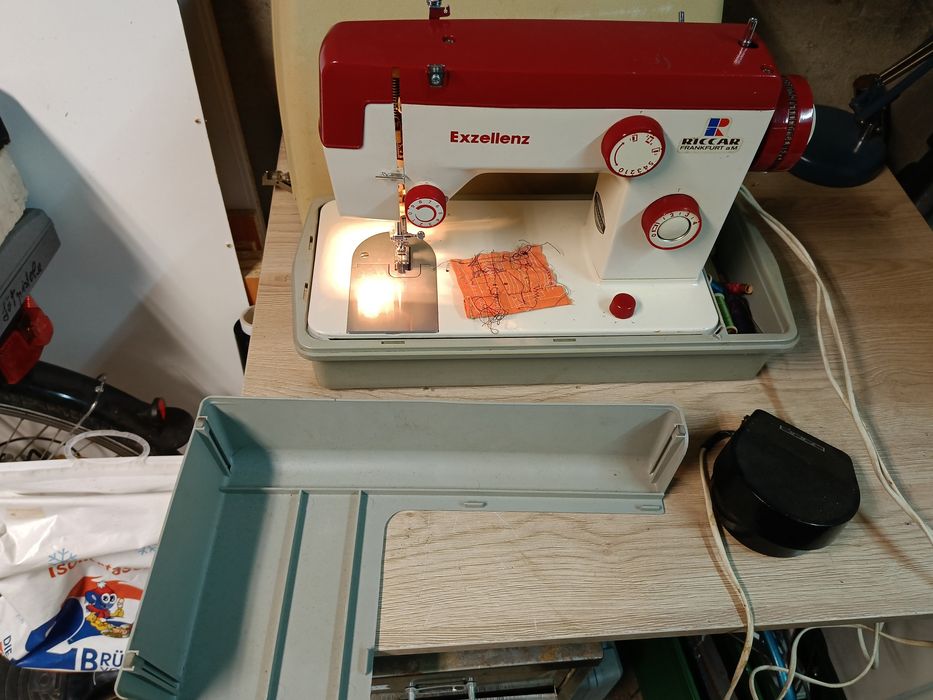 Maszyna do szycia Riccar Exzellenz RS-76 – vintage, w walizce

Na sprz
