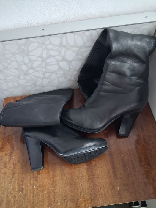 Жіночі ботфорди у гарному стані на підборах