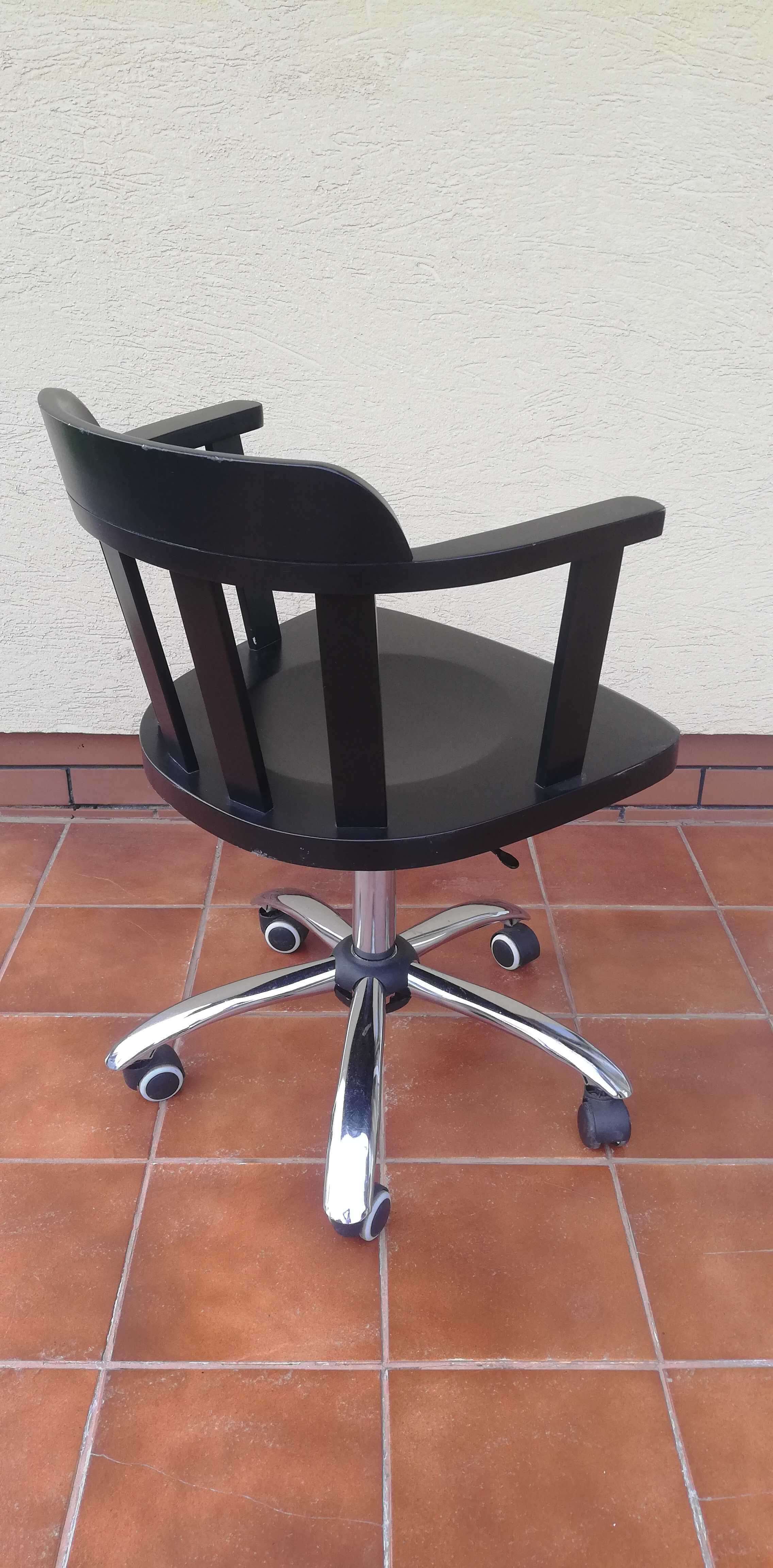 Fotel do biurka drewniany czarny noga chrom solidny biurko krzesło