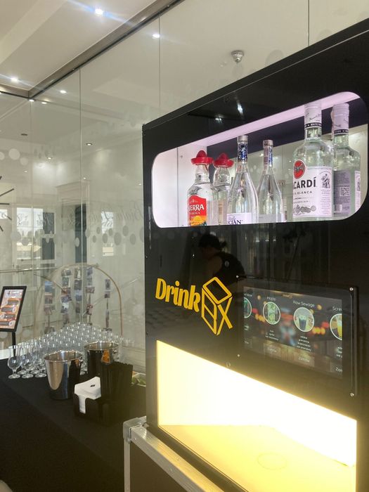Gotowy Biznes: Drinkbox – Automatyczny Barman / Mobilny Bar / Zestaw